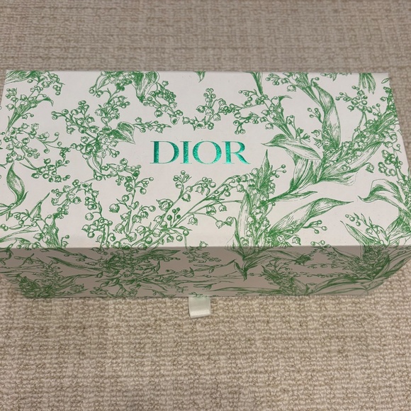 Christian Dior Mugs - Picture 2 of 5